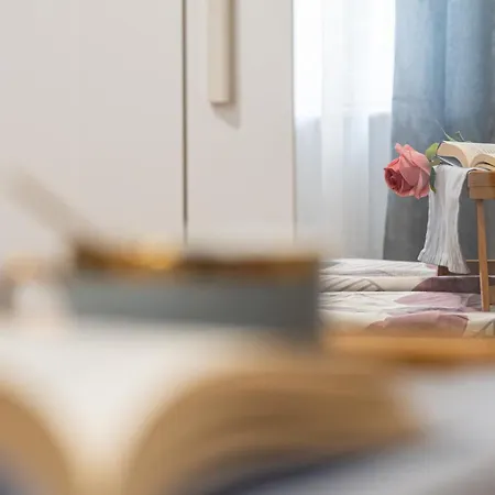 The Red Sofa Retreat 소피아