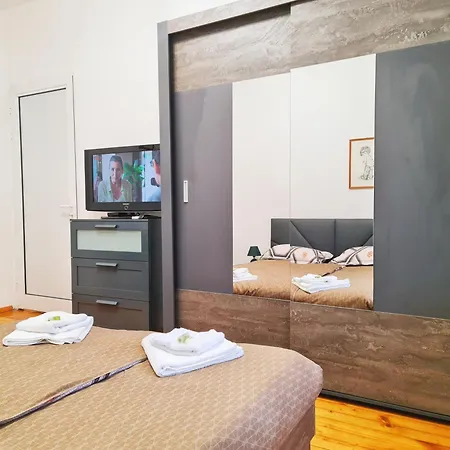 The Red Sofa Retreat 아파트 *