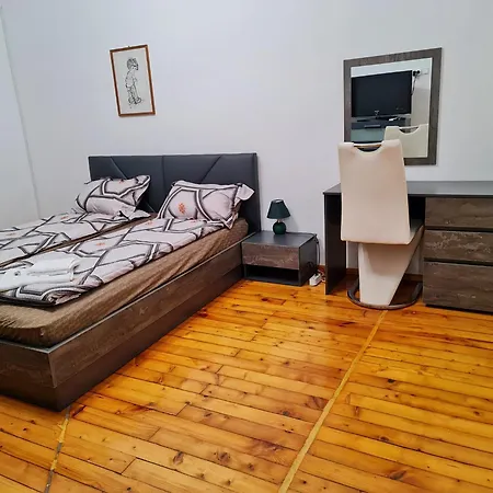 The Red Sofa Retreat * 소피아