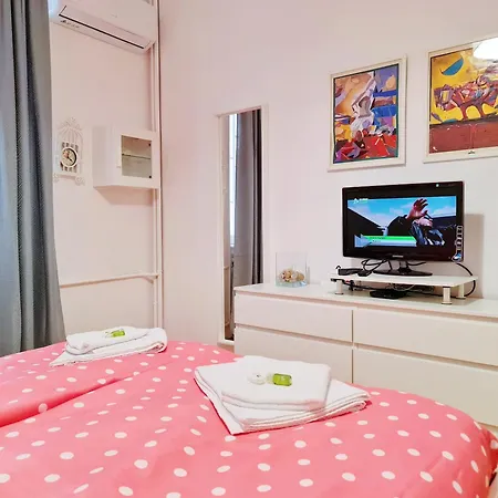 The Red Sofa Retreat Apartment