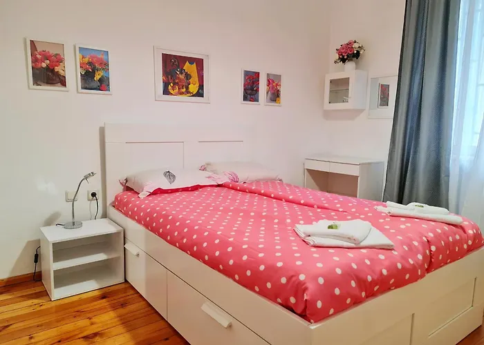 The Red Sofa Retreat アパート ソフィア