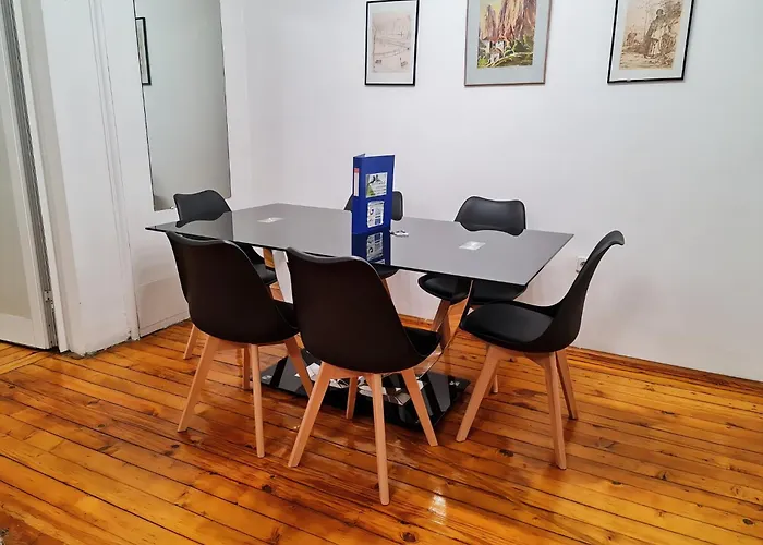 The Red Sofa Retreat ソフィア