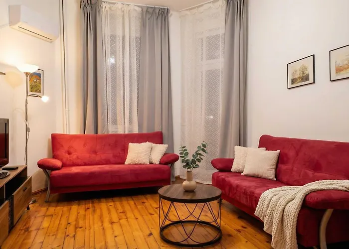 The Red Sofa Retreat ソフィア