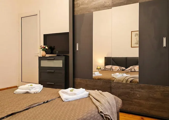 The Red Sofa Retreat ソフィア