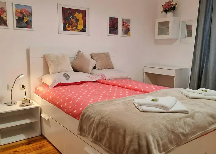 The Red Sofa Retreat * ソフィア